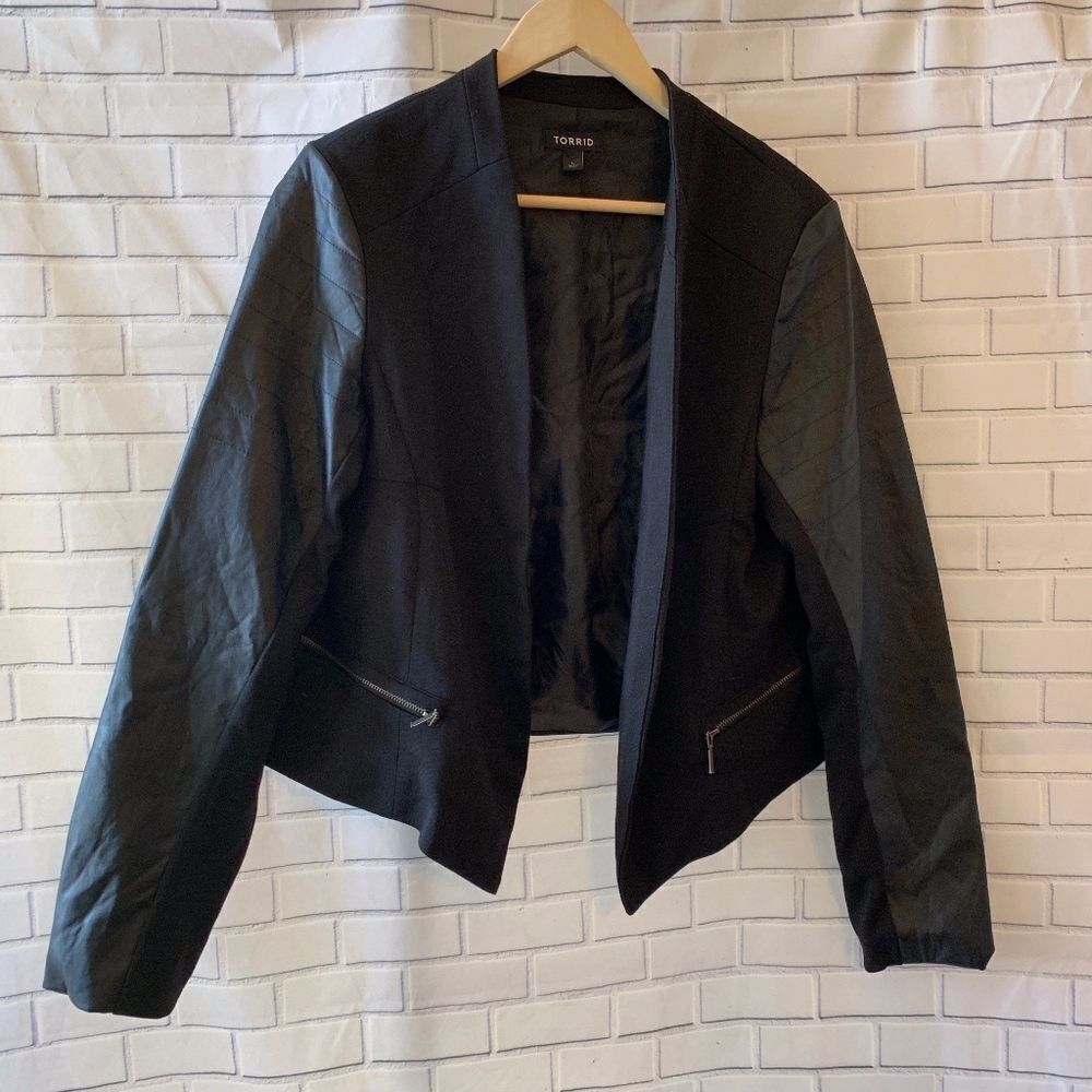 Torrid‎ Black Open Front Jacket Size 0